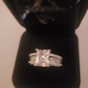 New weddings band no tag with box size 7